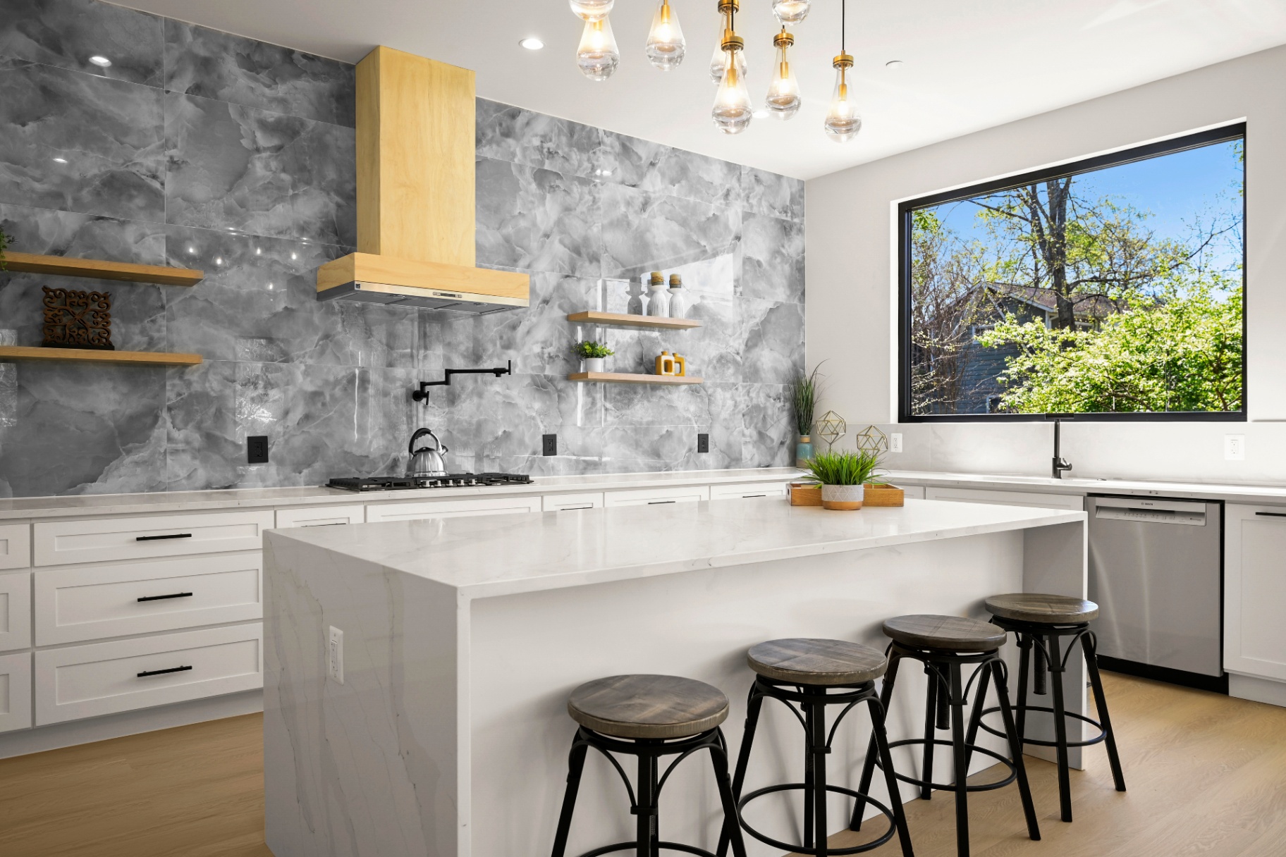 Onyx kitchen backsplash